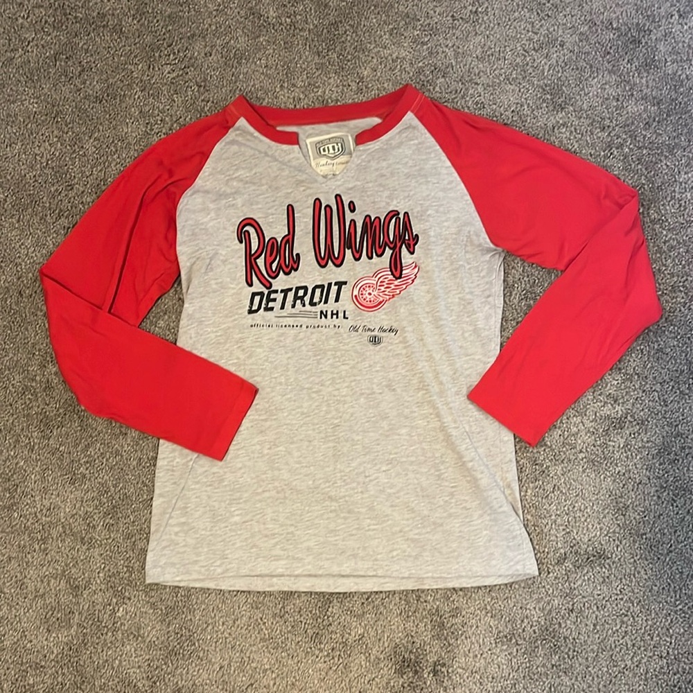 Old Time Hockey Women’s Detroit Red Wings V Neck Long Sleeved Shirt Size XL